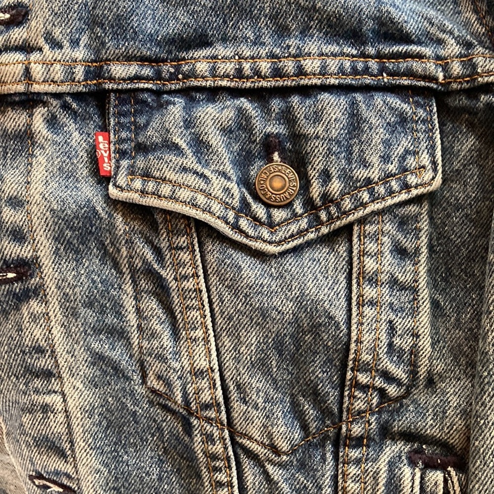 Levi’s Vintage Cropped Denim Jacket - Picture 5 of 7